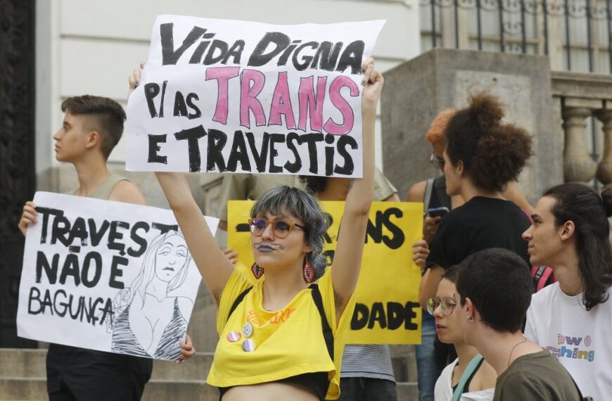 Novembro Azul deve incluir mulheres trans, defendem urologistas